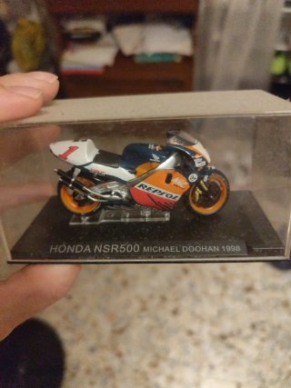 Moto a escala Honda NSR500 Michael Doohan 1998