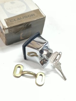 Cerradura tapa motor SEAT 850