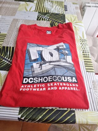 Camiseta DC Shoes Roja