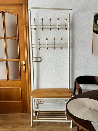 Perchero Blanco con Estante de Madera