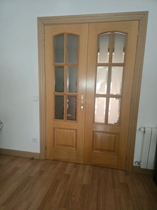 Puertas Dobles de Salón en Madera y Cristal
