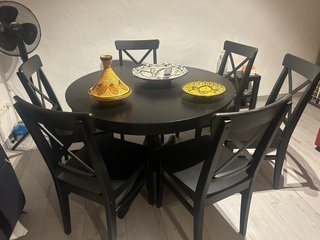 Mesa Redonda de Comedor con 6 Sillas Negras