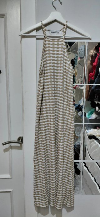 Vestido de tirantes Stradivarius beige