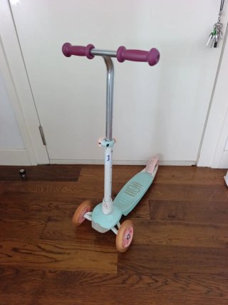 Patinete Infantil de Tres Ruedas