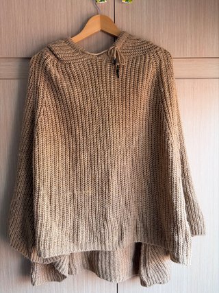 Poncho de Punto con Capucha Beige