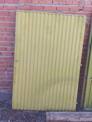 Puerta de hierro pequeña