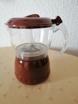 Cafetera de diseño compacto