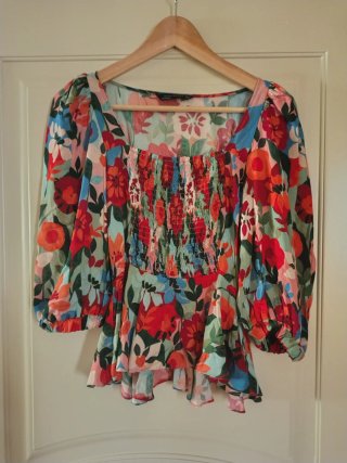 Maglietta Zara a fiori con peplo