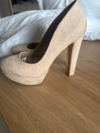 Zapatos de tacón beige