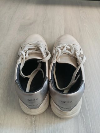 Zapatillas Geox Blancas y Plateadas