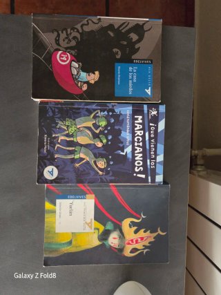 Libros  que viene los marcianos,yuelan y la casa
