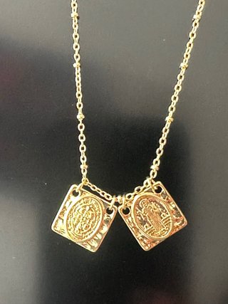 Escapulario San Benito con cadena en oro golfi