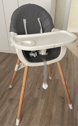Trona para bebé con patas de madera