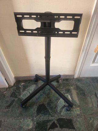 Soporte con Ruedas para Televisor