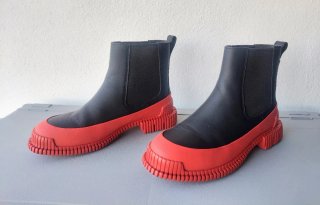 Botas Camper estilo Chelsea Negras y Roja