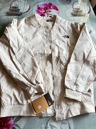 Cazadora North Fac Beige nueva.