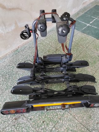 Portabicicletas basculante para 3 bicicletas marca