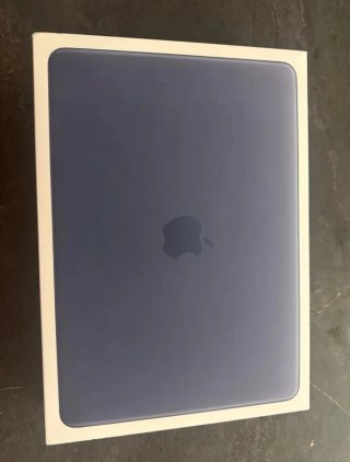 - MacBook Air 13 8GB/512GB Azul Precintado + Fac