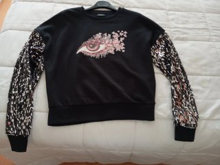 Sudadera Negra. Marca ONLY.