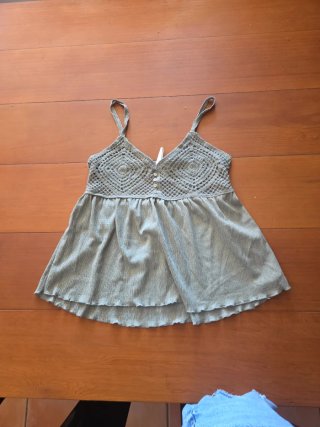 Blusa Verde Oliva con Detalle Bordado