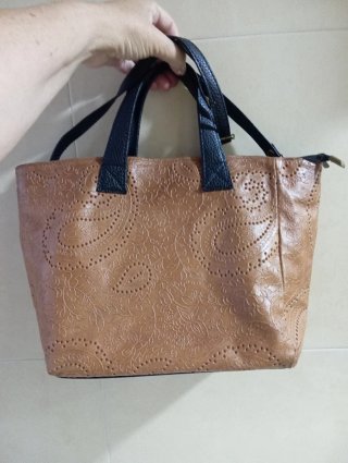 Bolso de Piel Marrón con Relieve