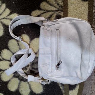 Bolso de hombro blanco