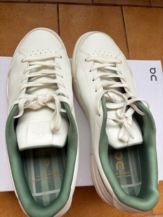 SNEAKERS On Running The Roger Centre Court