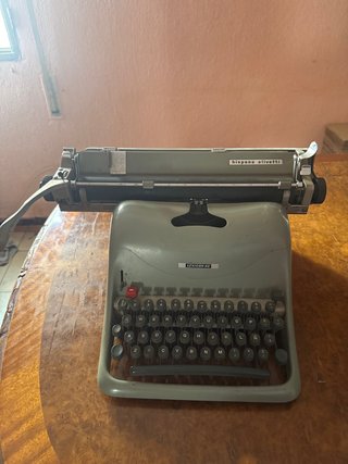 Máquina de escribir Hispano Olivetti Lexicon 80