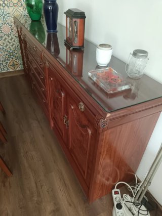 Conjunto Comedor: Mesa madera, 6 Sillas y aparador
