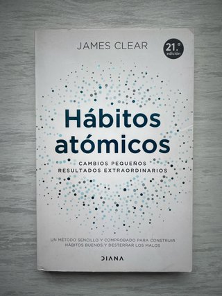 Libro “Hábitos atómicos” de James Clear