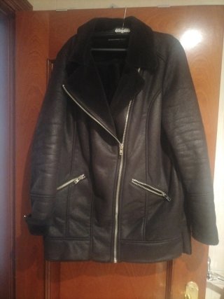 Chaquetón negro con forro interior