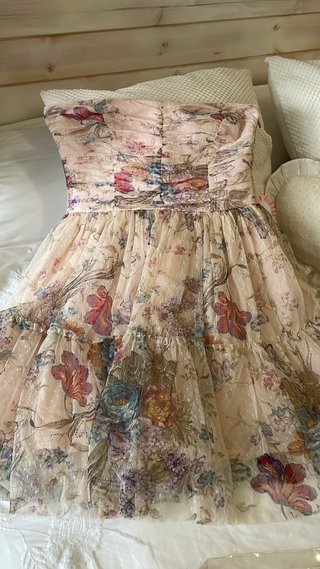 Vestido de tul con flores para evento
