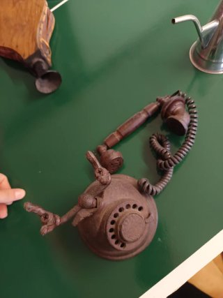 Teléfono Antiguo de Hierro