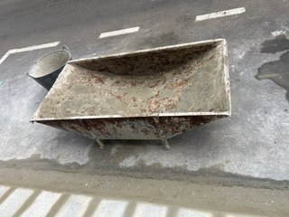 Pastera de obra metálica