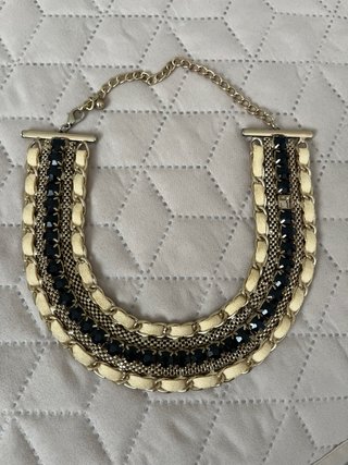 Collar de eslabones dorado y negro