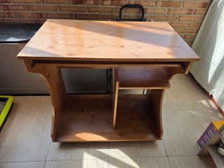 Escritorio de madera para ordenador