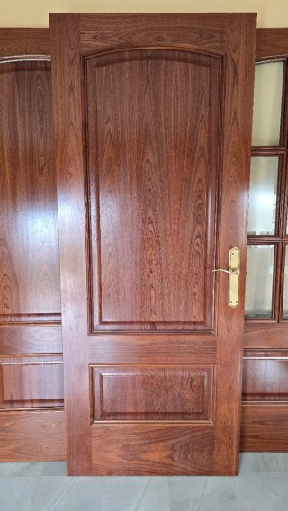 Puerta Interior de Madera Maciza