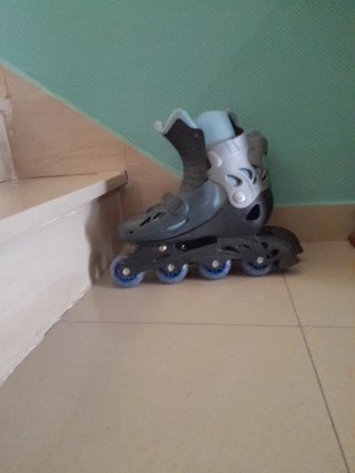 Patines en línea gris y negro