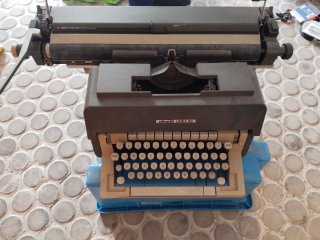 Máquina de escribir Olivetti Linea 98