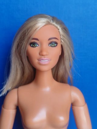 Muñeca Barbie Made to Move 111