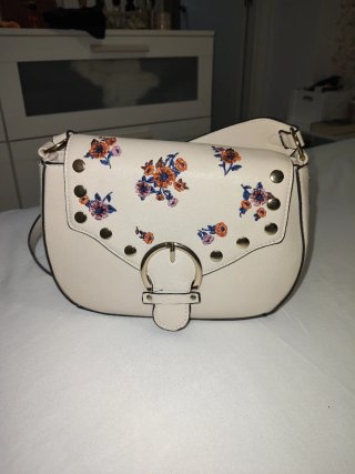 Bolso Stradivarius Beige con Flores bordadas