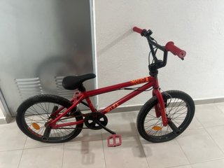 Bicicleta BMX Roja