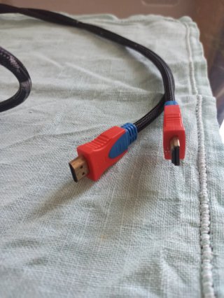 Cable HDMI con recubrimiento trenzado