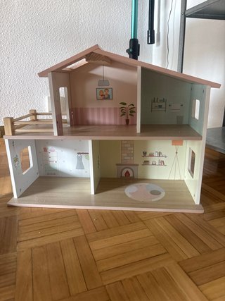 Casa de muñecas de madera