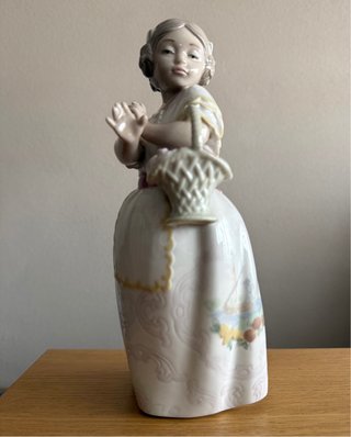 Figura Porcelana NAO by Lladró Niña Fallera