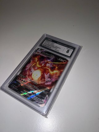 Carta Pokémon Charizard VMAX CGC 8