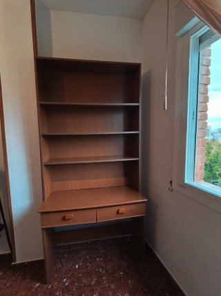 Escritorio con Librería de Madera