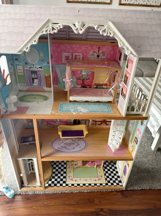 Casa de muñecas de madera