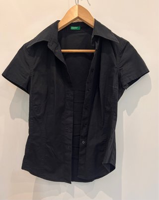 Camisa Negra United Colors of Benetton