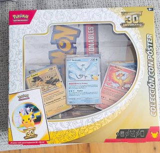 Colección con Póster Pokémon 25 Aniversario